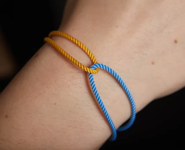 Срібний браслет жовто-блакитний 905-01489