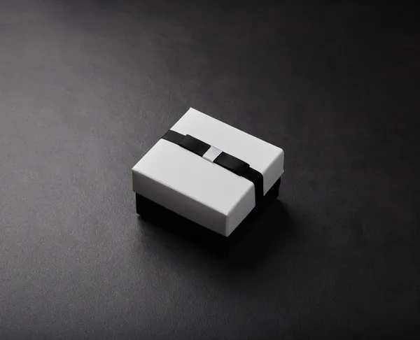 Коробка під набір велика чорно-біла П134