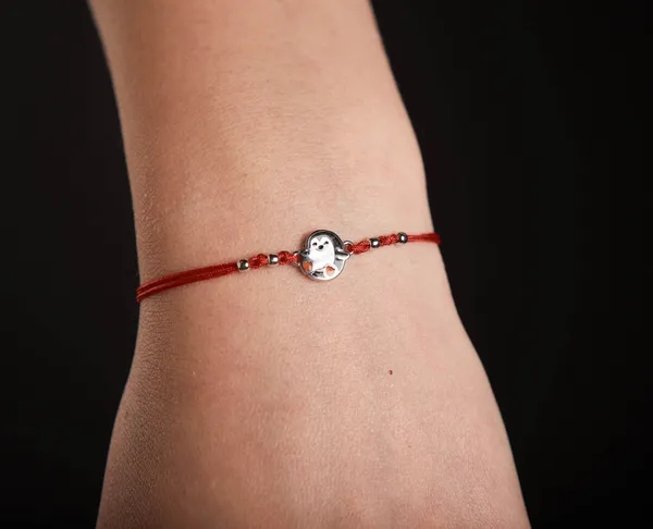 Шовковий браслет з срібною застібкою дитячий з підвіскою Пінгвін 993Б/П