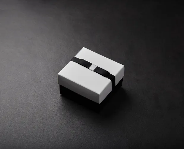 Коробка під набір велика чорно-біла П134